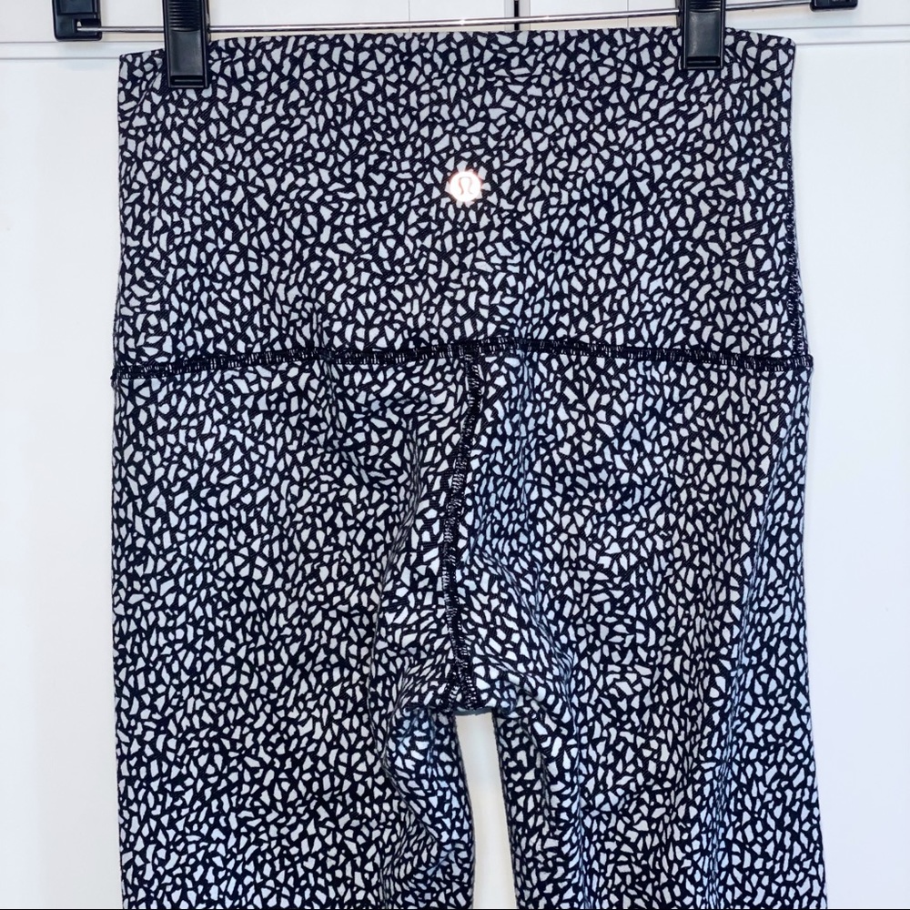 Lululemon Wunder Under Crop (Hi-Rise)
Miss Mosaic Black 6 - Picture 10 of 13
